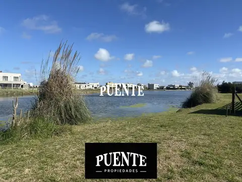 Terreno a la Laguna en Santa Clara Al sur