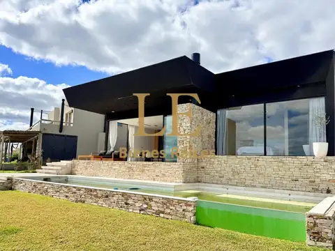 Casa 4 ambientes con 3 baños