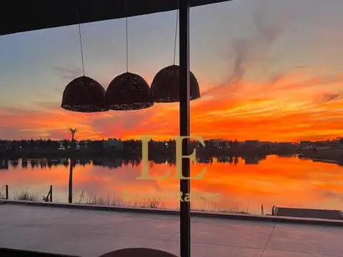 VENTA DE CASA A LA LAGUNA EN EL NAUDIR
