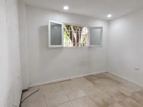 Casa de 3 amb, c/ entrada de auto y gran fondo
