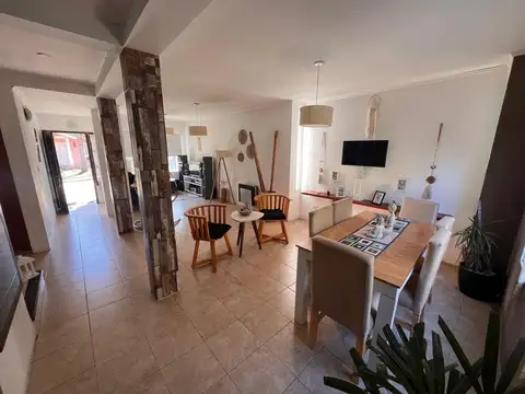 Casa 5 ambientes con 2 baños