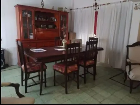 Casa 5 ambientes con 2 baños