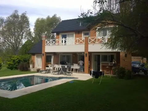 CASA EN VENTA LOS CARDALES C.C