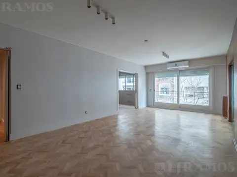 Esmeralda y Juncal. Reciclado. Cochera fija con baulera.