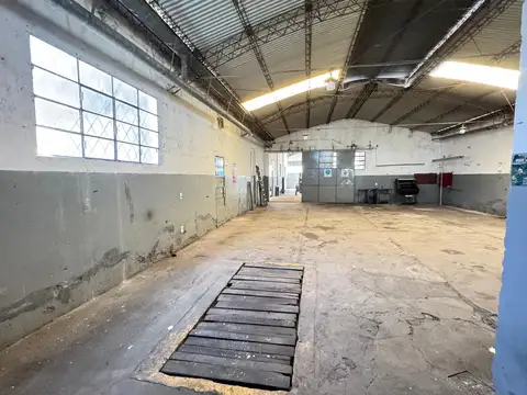 Galpón en ALQUILER sobre 2 lotes | 500 m² cubiertos | Ideal múltiples destinos