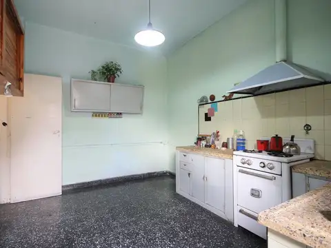 CASA 3 AMBIENTES EN VENTA EN CASTELAR JARDIN APTO