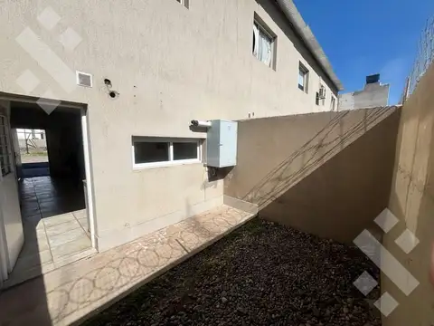 Depto Tipo Casa en Alquiler con 1 cocheras