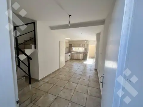 Depto Tipo Casa 3 ambientes con 2 baños