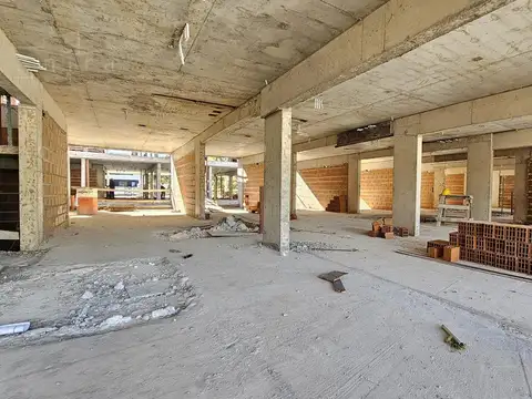 Venta Local en Av. Medrano al 1200 Alma Palermo  gran frente lineal