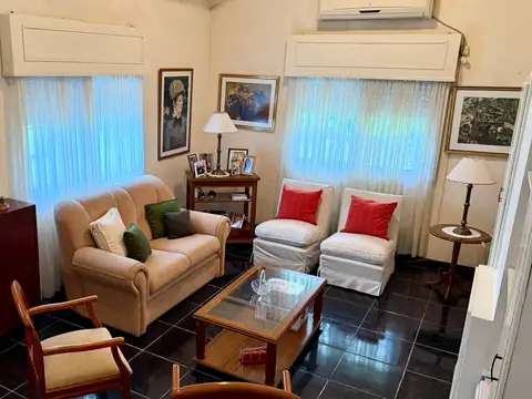 Casa en Venta con 6 cocheras