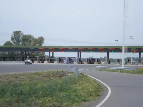 PANAMERICANA PILAR fracción 1600 m2 Frente 25 mts.