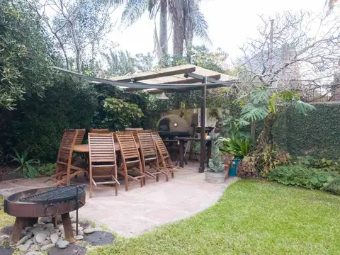Casa en Venta con 2 cocheras
