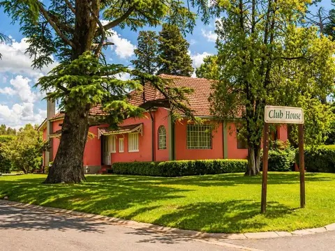 Casa en el Barrio Haras Maria Eugenia Moreno con Pileta