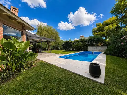 Casa en el Barrio Haras Maria Eugenia Moreno con Pileta