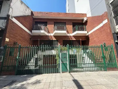 Triplex 5 ambientes - Cochera p/ 3 autos - 250 m2