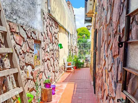 Casa 4 ambientes con 2 baños