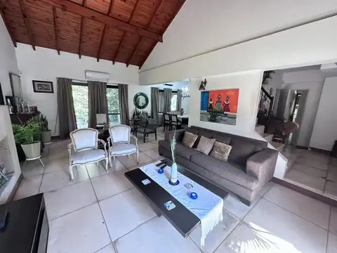 Casa en Venta en Barrio Villa Rosa, USD 190.000