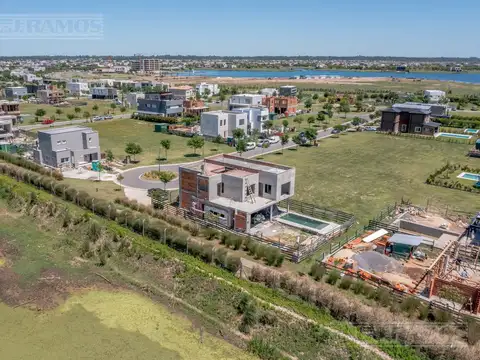 Casa 4 ambientes con 3 baños