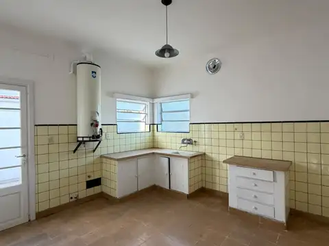 Gran casa reciclada a nuevo en calle 13 entre 28 y 29.