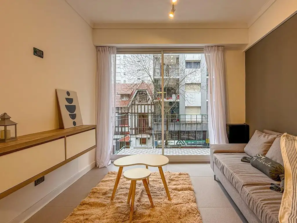 Santa Fe 2100, Piso 2