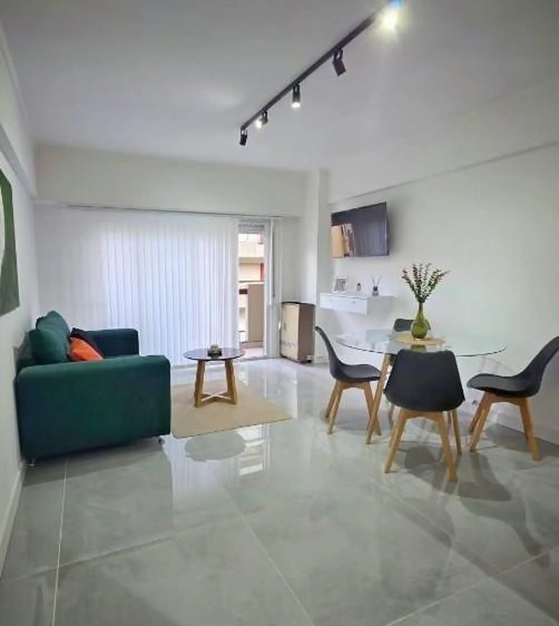 Venta de departamento - 3 ambientes - A la calle - Con balcón - Cochera - Plaza Colon