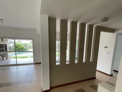 Casa 5 ambientes con 4 baños