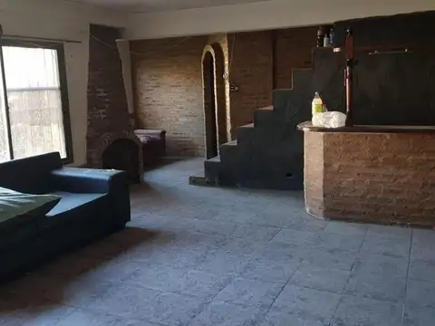 CASA EN VENTA :: UDAONDO :: 5 AMB :: A REFACCIONAR