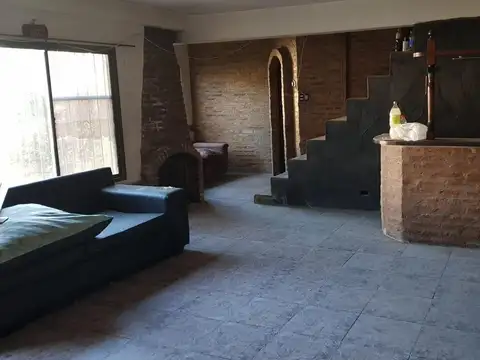 CASA EN VENTA :: UDAONDO :: 5 AMB :: A REFACCIONAR