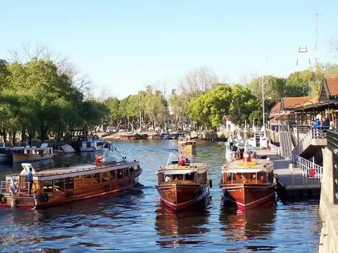 Marina para 80 barcos / Lujan.