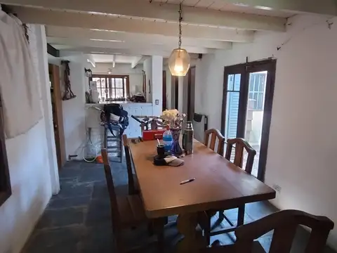 Casa 5 ambientes con 2 baños