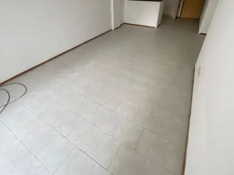 Excelente monoambiente al contrafrente, edificio con pileta y parrilla