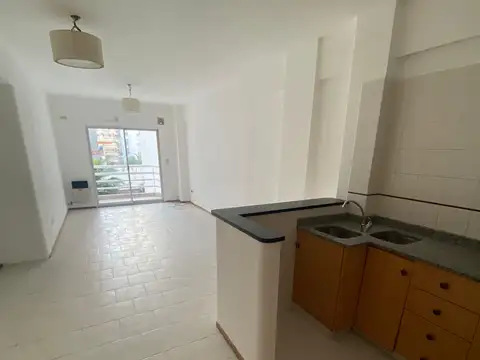 Excelente monoambiente al contrafrente, edificio con pileta y parrilla