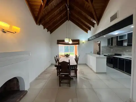Casa en Alquiler en Echeverria Del Lago, USD 1.400