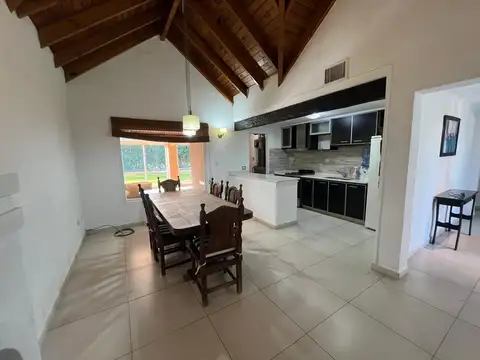 Casa 5 ambientes con 3 baños