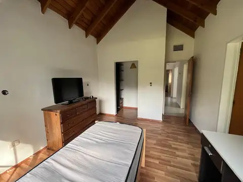Casa 5 ambientes con 3 baños