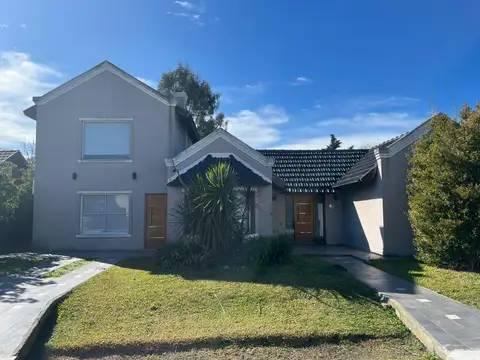 Casa en alquiler de 5 ambientes y pileta