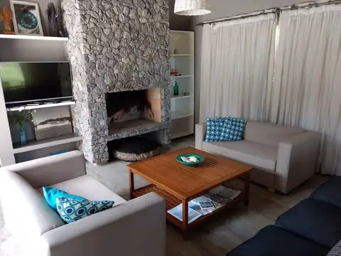 Casa 4 ambientes con 4 baños