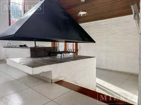 Casa en Alquiler con 1 cochera