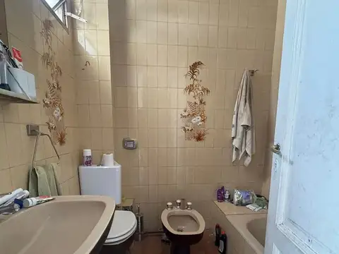 Departamento 6 ambientes con 2 baños