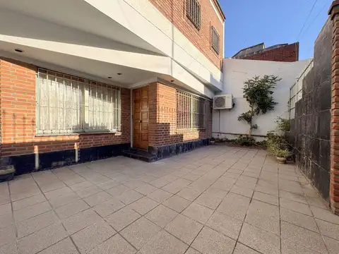 CASA EN VENTA- 4 DORMITORIOS- AVELLANEDA
