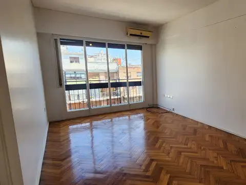 VENTA DEPARTAMENTO DOS DORMITORIOS MUY LUMINOSO BALCON