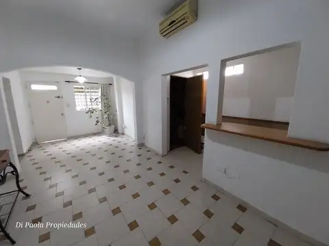 Casa 7 ambientes con 2 baños