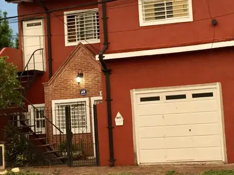 Casa con fondo y departamento