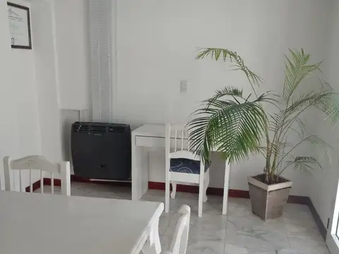 Casa 8 ambientes con 2 baños