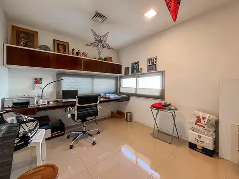 Casa en Venta en La Plata [Cod: 083904]