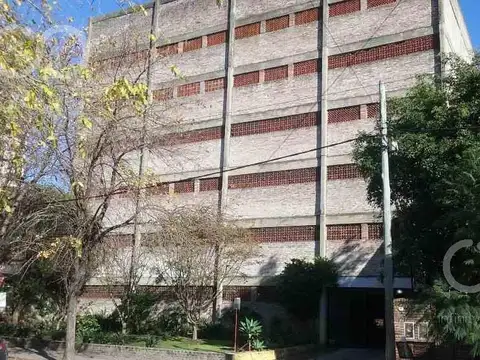 Cochera Lanús Oeste - calle Ministro Brin - Excelente ubicación 