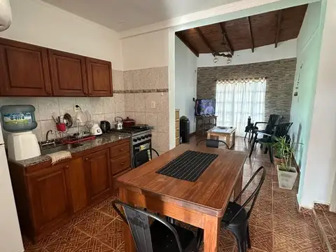 Casa 4 ambientes con 3 baños