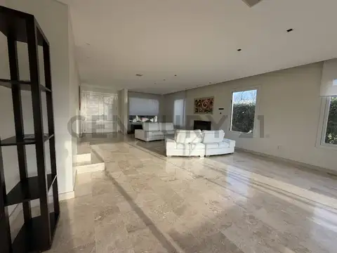 Casa en Alquiler de 4 dormitorios