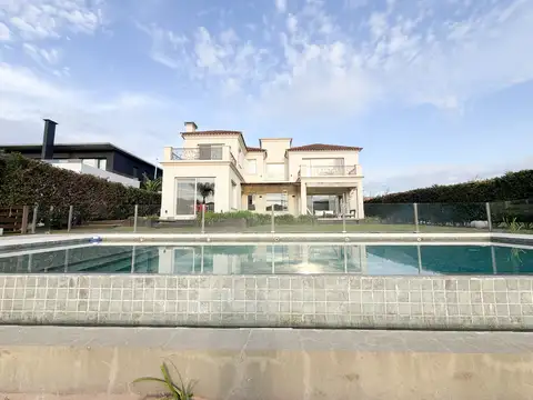 ALQUILER O VENTA CASA AL LAGO EN CABOS DEL LAGO