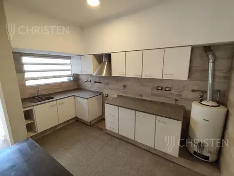 Casa 5 ambientes con 1 baño